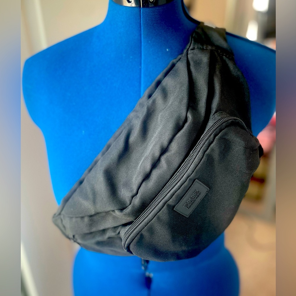 PINK BLACK FANNY BACK 
2 pockets 
Adjustable strap